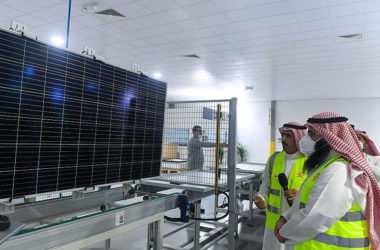 производство солнечных модулей в Саудовской Аравии
