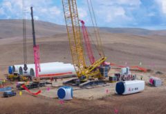 Установка ветряной турбины на Тибете