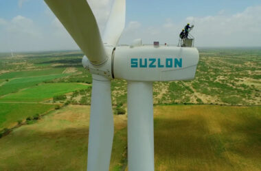 Suzlon переходит на возобновляемую энергию