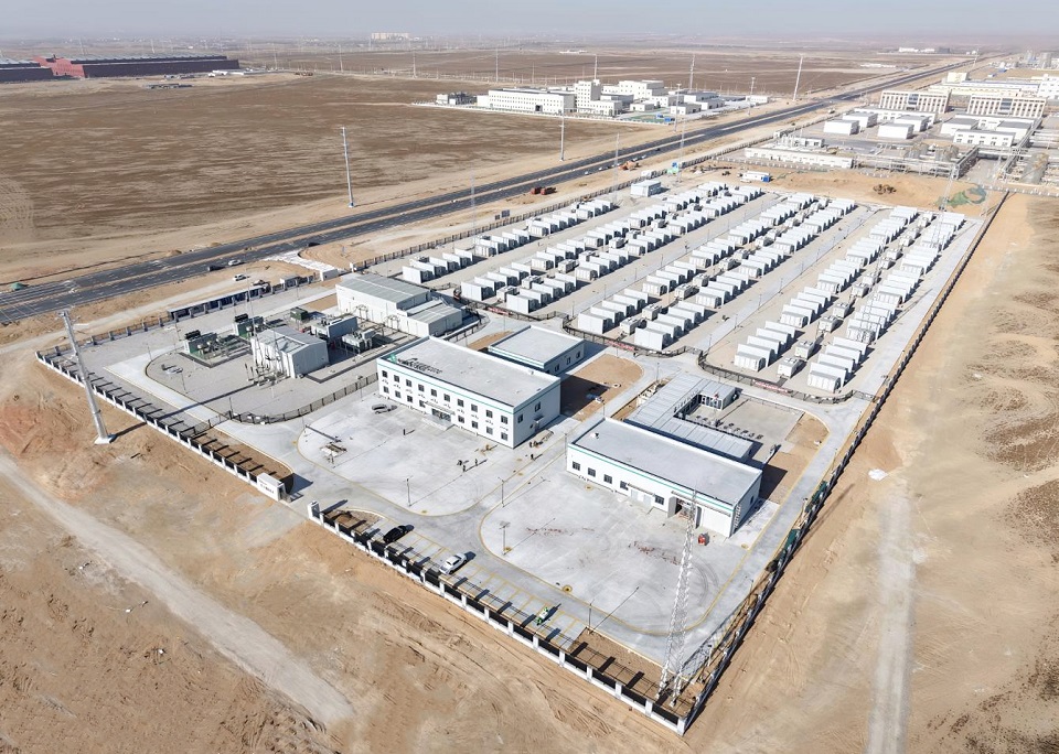 Система накопления энергии на основе полутвердотельных аккумуляторов