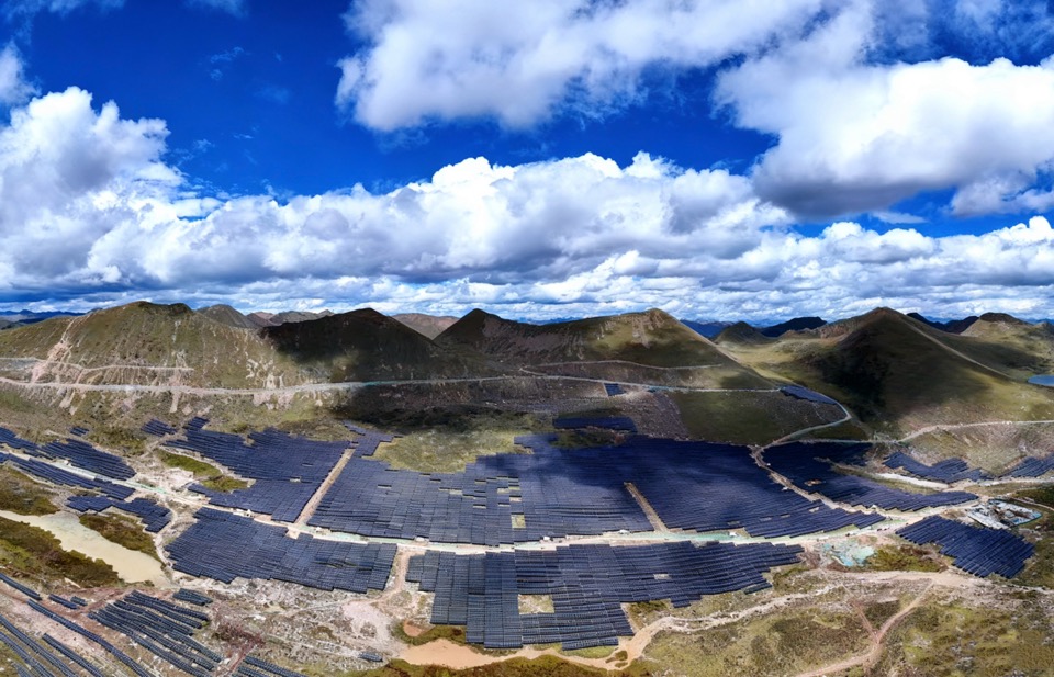 Высокогорная солнечная электростанция в Китае