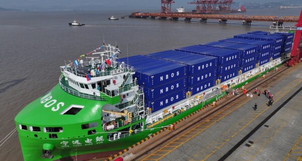 Электрический контейнеровоз в Китае