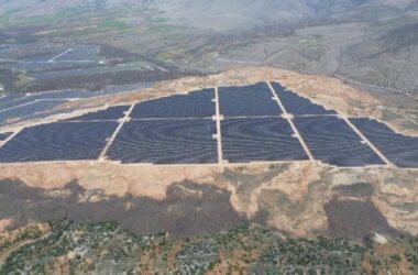 Комплекс солнечных электростанций на территории бывших угольных разработок.